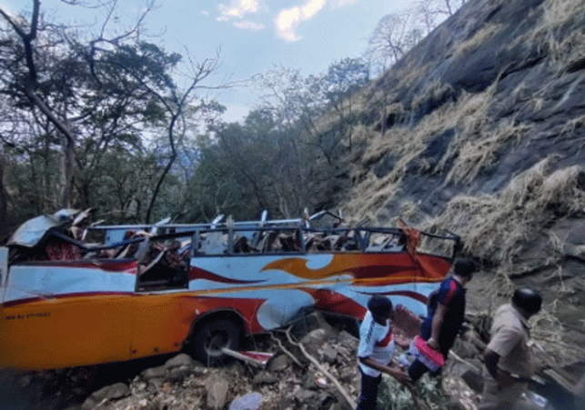 12 killed as bus overturns in ditch on Mumbai-Pune highway