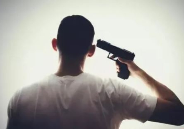 Sensation in Greater Noida: Student shoots himself with 