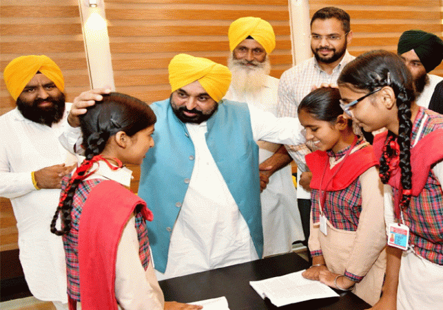 Chief Minister dedicates 12 modern libraries to Punjabis