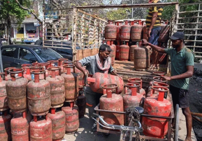 Change in Gas Booking System in Rural Areas Fails
