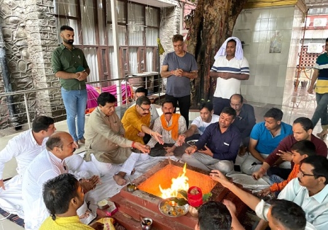 हरियाणा के एमएलए हॉस्टल के शिव मंदिर में हवन