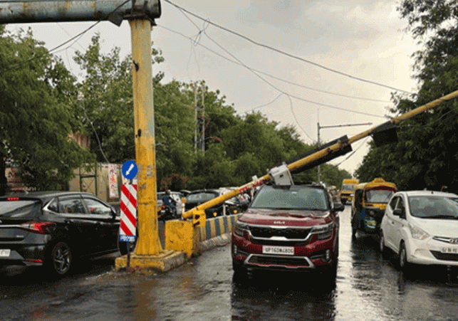 Heavy rain and storm in Noida