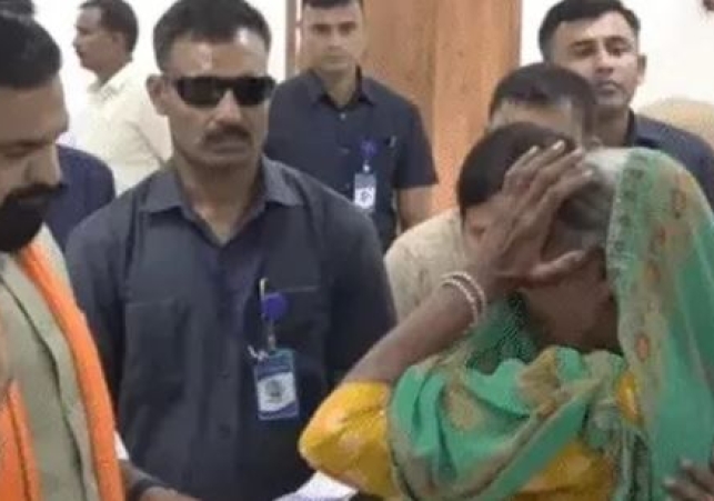Elderly Woman Collapses Before Chief Minister While Pleading for Justice