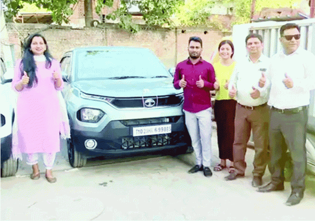 Pharma company in Panchkula gives car to employees as Diwali gift