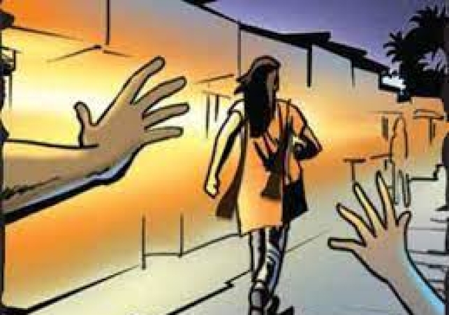 एनआरआई महिला से की छेड़छाड़ व् मारपीट