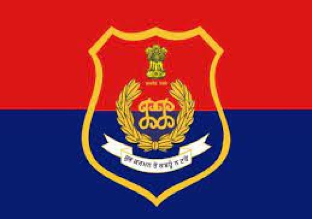 कर्नल बीएस संधू के खिलाफ दायर किया गया मामले की जाँच करने पहुंचे माइनिंग एसडीओ दविन्द्र सिंह  ।