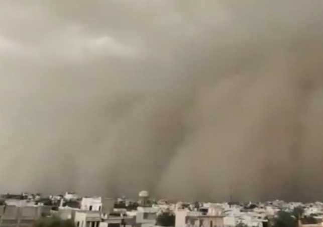 Sandstorm wreaks havoc in Churu