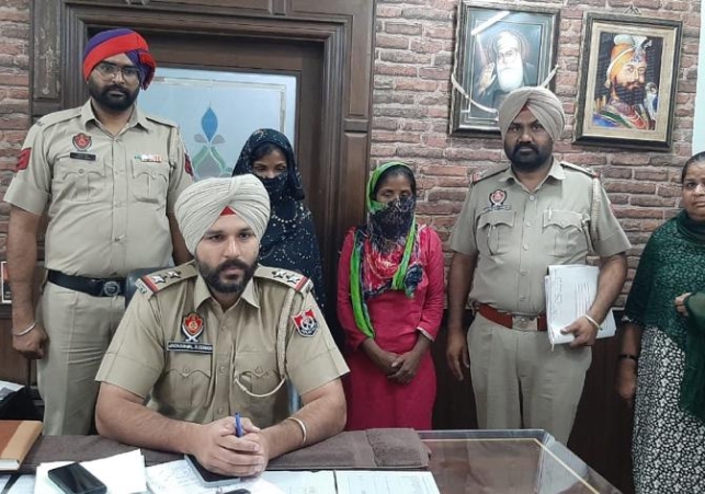 पति को नहर में धक्का देकर मौत के घाट उतारने वाली पत्नी व सास को पुलिस ने किया कोर्ट में पेश