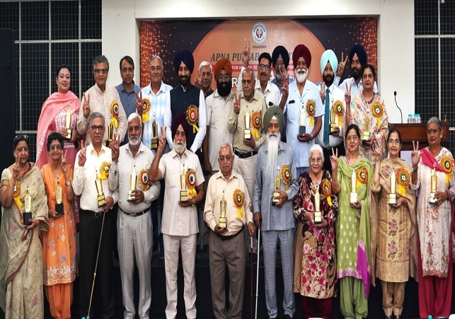 Apna Punjab Foundation Honoured Senior Teachers