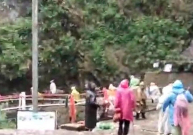 Rudraprayag: Female pilgrim dies after being
