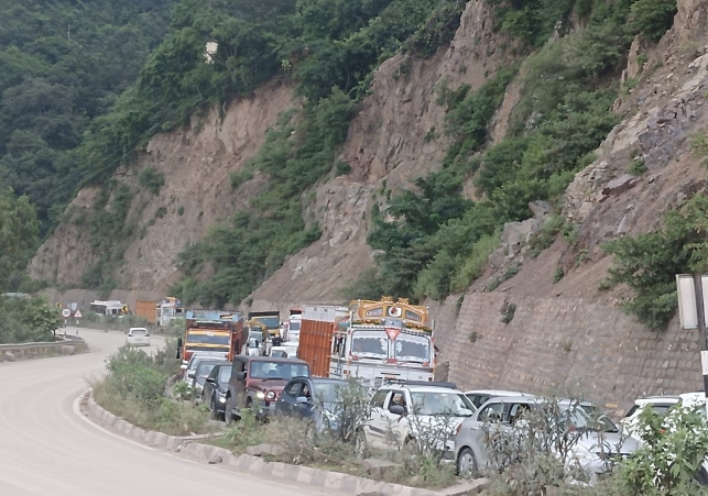 Parwanoo Shimla Road Jammed