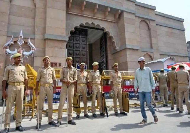 ज्ञानवापी मस्जिद के वीडियो सर्वे के आदेश देने वाले जज दिवाकर का तबादला