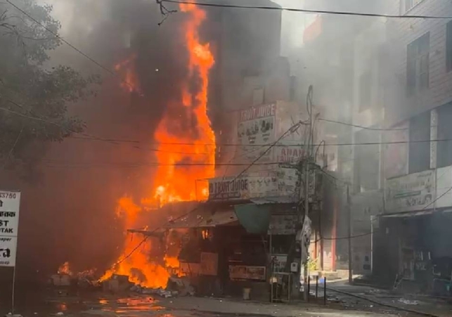 Massive fire at Rohtaks D-Park market
