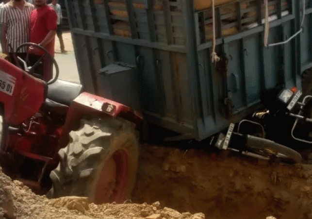 Speeding Tractor-Trolley Wreaks Havoc in Dhaulana