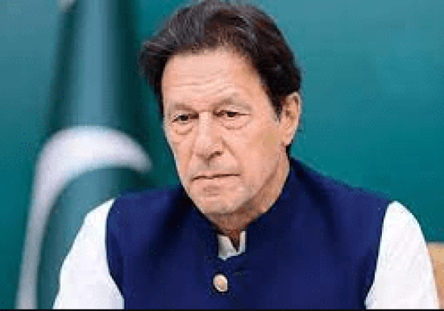 Police reached to arrest former PM of PAK Imran Khan