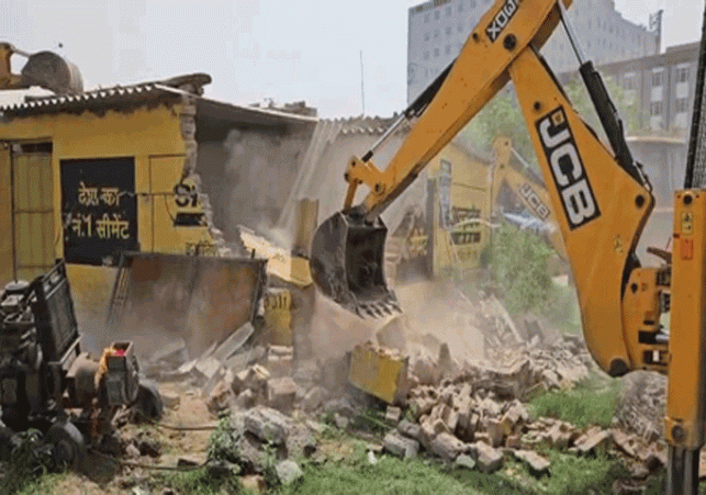 Authority took a big action, 10 allottees got possession of the plot after 16 years