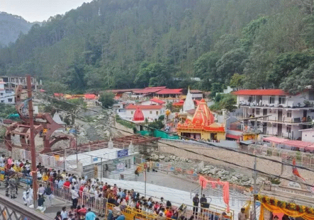 A massive wave of devotion swept through Kainchi Dham