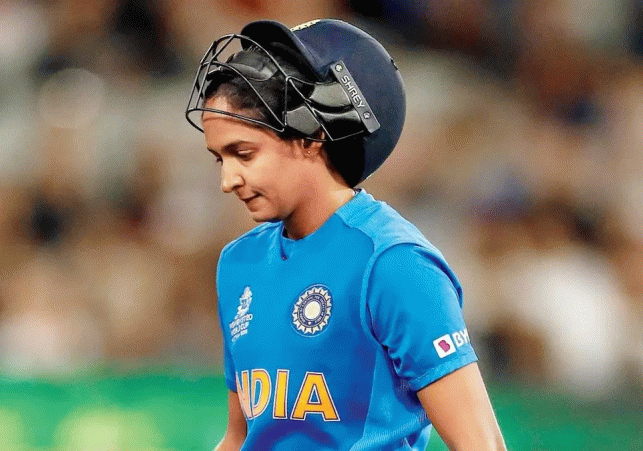 भारतीय महिला क्रिकेट टीम ने शानदार प्रदर्शन करते हुए तीन मैचों की वनडे सीरीज़ में 2-1 से जीत हासिल की।