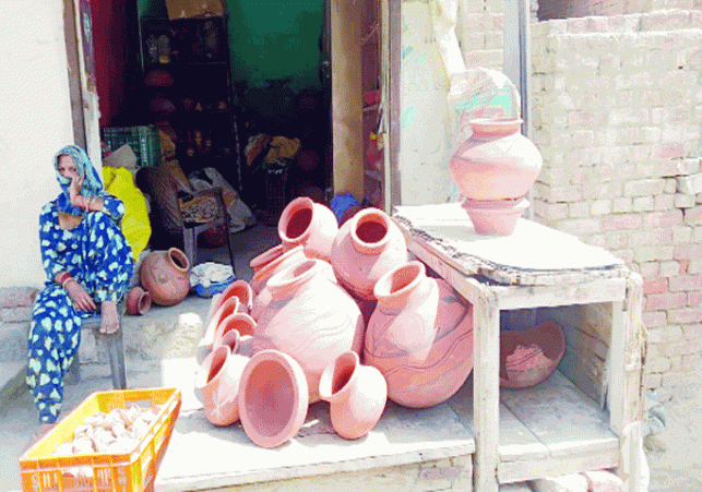 During the election season, cool water from earthen pots became the traveling companion of the leade