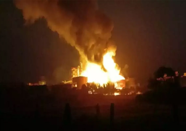Maharashtra sugar mill boiler explosion 80 people trapped 