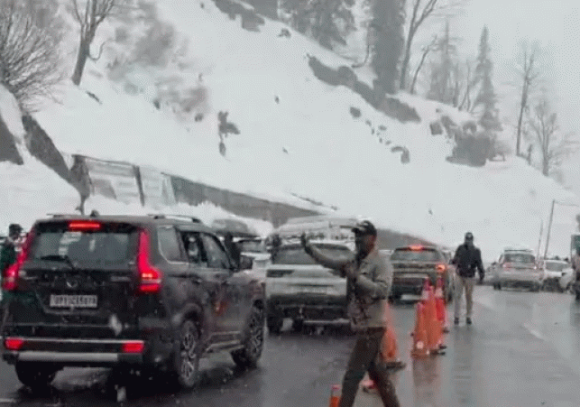 Tourists flock to Manali and Lahaul this weekend