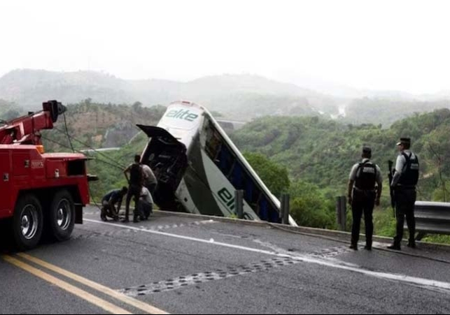 Mexico Bus Accident Breaking 18 Killed