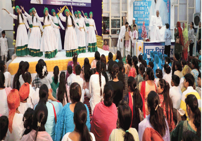 Children praised the teachings of Satguru in Nirankari Bal Sant Sammelan