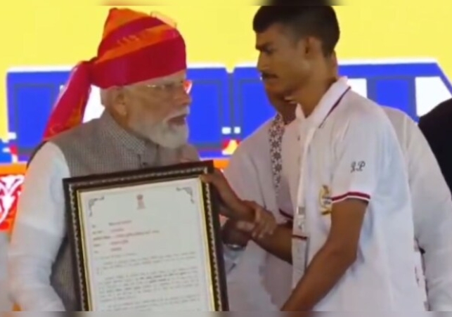 PM Modis emotional moment at the Pachpadra