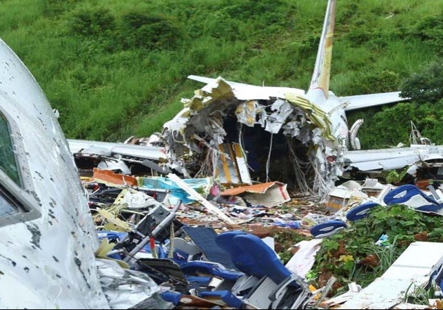 Small plane crashes into Mount Bogart in Canada killing 6