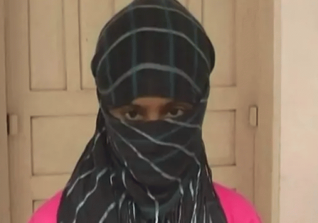 Deoria: Girlfriend scratches boyfriend