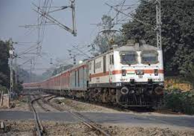 दिल्ली मण्डल के बादली -- होलम्बी कलॉं स्टेशनों के बीच पुल पर आर.सी.सी. बॉक्स लगाने हेतु ट्रैफिक ब्लॉक के चलते रेलगाडियॉं रदद्/रेलगाडियों का मार्ग परिवर्तन/ समय पुर्ननिर्धारित