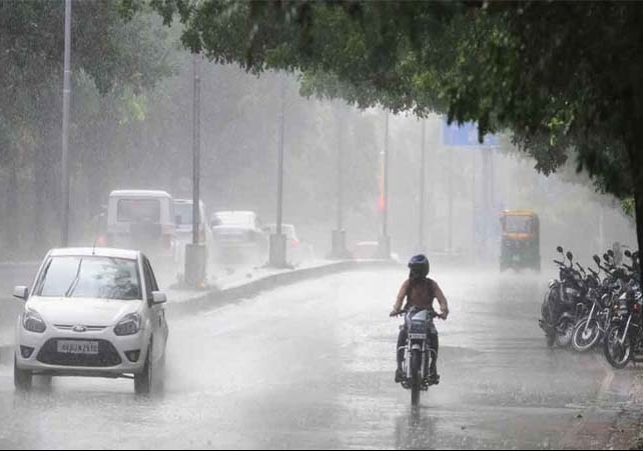 Rain red alert in UP schools closed heavy rain warning issued 
