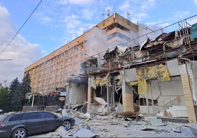 Four killed after Russian missiles hit restaurant in Ukrainian city