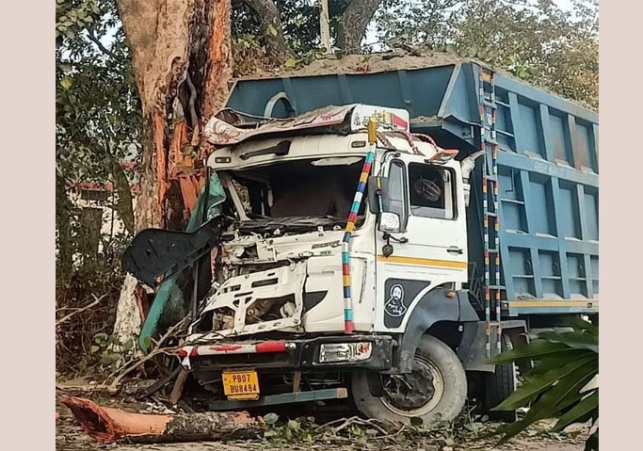 sand-truck-collided-with-tr