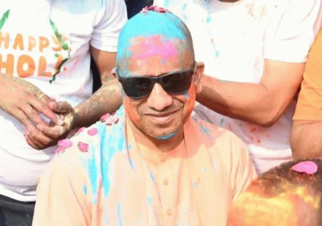 CM Yogi celebrated Holi with Holika Bhasma Puja