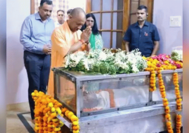 CM Yogi Pays Tribute