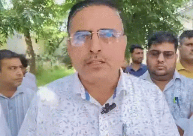 Patwaris and village secretaries in Kaithal will not go to the field
