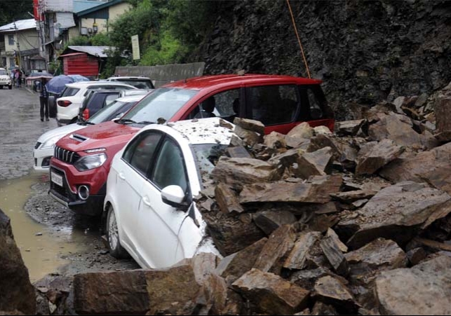Himachal Due To Landslide 12 Killed After Heavy Rains Red Alert Issued 