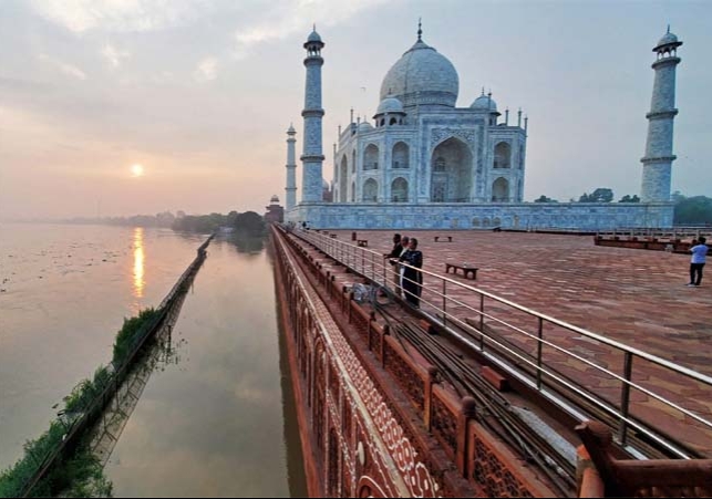 Yamuna Water Reached Taj Mehal Walls 