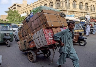 Pakistan on the verge of bankruptcy: दिवालिया होने की कगार पर खड़े पाकिस्तान ने आम जनता पर डाला 30 अरब रुपये टैक्स का बोझ