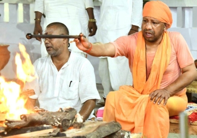 CM Yogi performed Mahanisha Puja