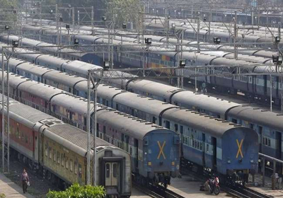  बड़ी खबर! रेलवे ने कैंसिल कर दी ये लोकल और एक्सप्रेस ट्रेनों