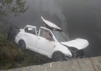 Uncontrollable Car Fell into the Pond