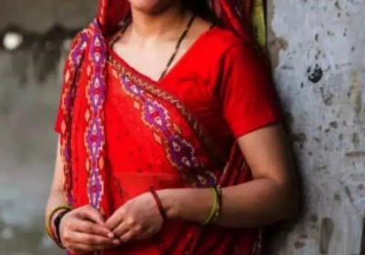 Husband started wearing Sarees and applying Lipstick