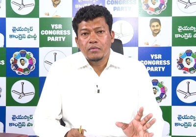 Sale of Tomatoes in the Market