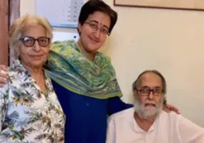 Atishi  father Vijay Kumar passes away