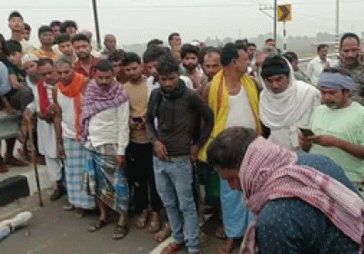 Godda: A truck crushed two friends riding a Bullet