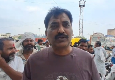 Truck carrying wheat crosses Ladwa Mandi