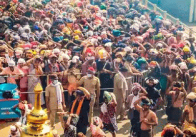 सबरीमाला प्रसिद्ध मंदिर सबरीमाला में संक्रांति उत्सव के अवसर पर भगवान अय्यप्पा ने मकर ज्योति के रूप में भक्तों को दर्शन दिया है। 