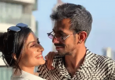 भारतीय क्रिकेटर युजवेंद्र चहल और धनश्री वर्मा ने महीनों की कानूनी कार्यवाही के बाद आधिकारिक रूप से तलाक ले लिया है।